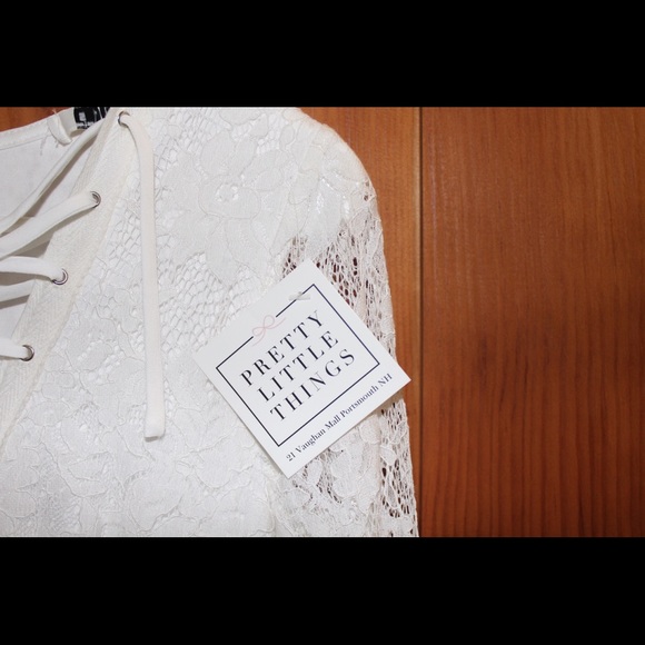 Lace Quarter Sleeve Bodycon Dress - Picture 3 of 3